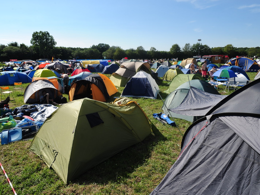 Countdown am Tunisee: Am Freitagabend haben die angereisten Fans den Campingplatz in Beschlag genommen – und feiern hinein ins Sea-You-Festival.