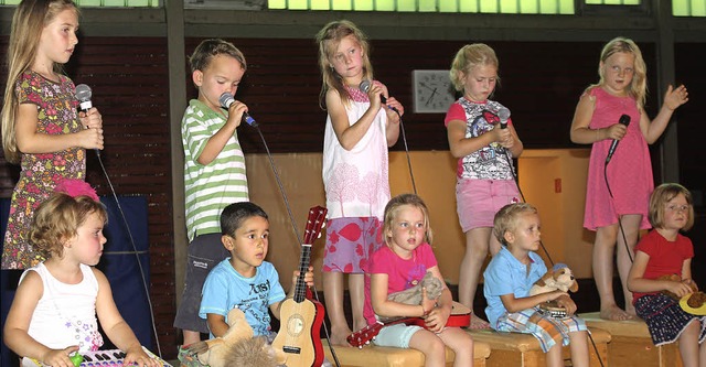 Ein Froschlied sang die Kindergartengruppe St. Elisabeth.   | Foto: Rita Freidl