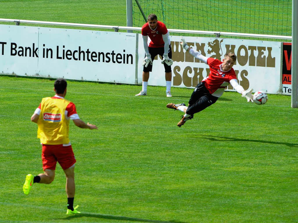 Die Spieler des SC Freiburg bereiten sich mit dem Trainerteam in Schruns auf die kommende Saison vor.