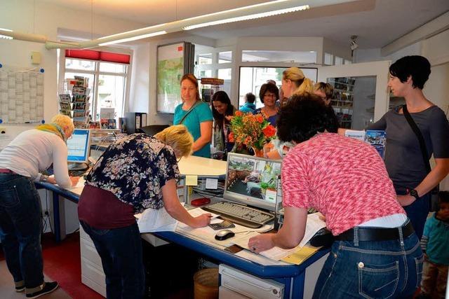 Schlange stehen bei der Anmeldung