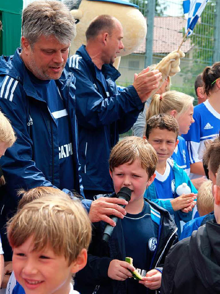 Das Schalker Lied  „Blau und wei“ konnten die Kinder am Ende des Wochenendes auswendig singen.