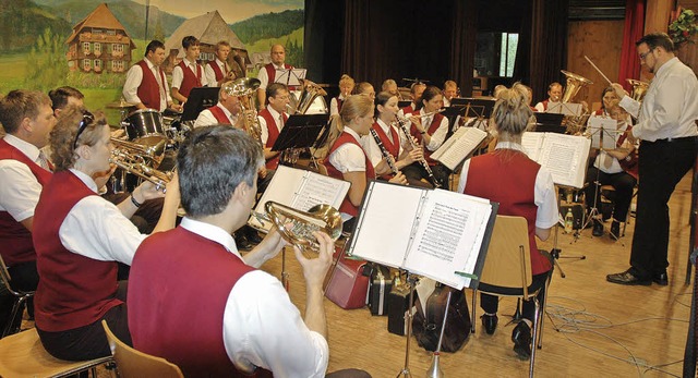 Auch die Musiker des Musikvereins Dang...terhielten die Gste des Sommerfestes.  | Foto: Christiane Sahli