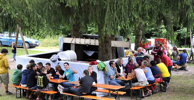 Als beim Rastplatzfest in Bettmaringen... und Sonnenschirmen zusammenzurcken.   | Foto: Noeske