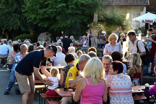 Erfrischende Gesprche am Oberdorfbrunnen