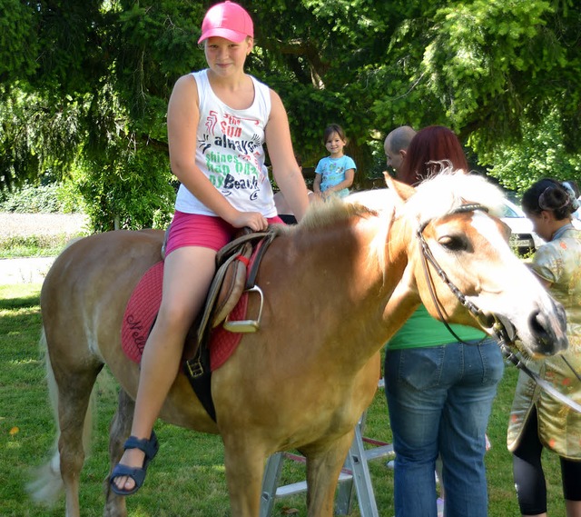 Beim Sommerfest im Quartierzentrum Cam...s Ponyhofs Karsau grter Beliebtheit.  | Foto: Danielle Hirschberger