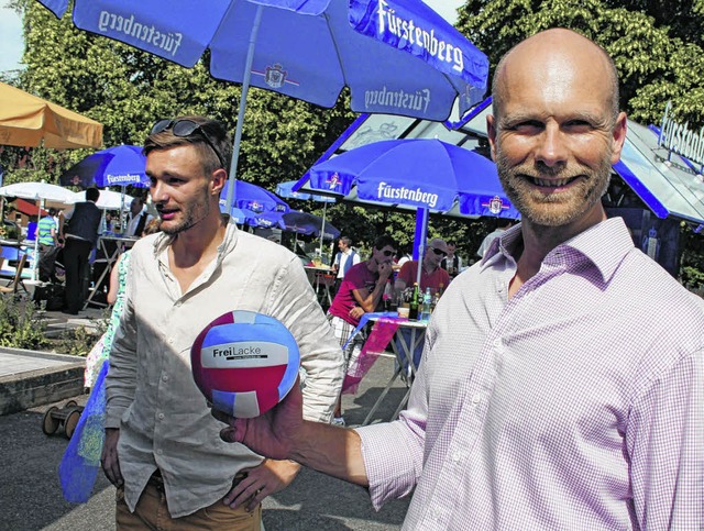 Mitarbeiterbindung ist ihm wichtig. Ge...er erhlt auf Wunsch einen Softball.    | Foto: Rademacher