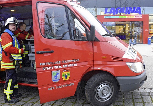 Einsatz im Laguna: Am 3. Mrz klagten ...en, das Bad wurde deshalb  evakuiert.   | Foto: Lauber