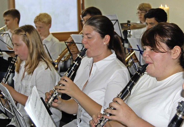 Die Jungmusiker des Musikvereins Minse...rhielten die Gste mit flotten Weisen.  | Foto: Manfred Risch