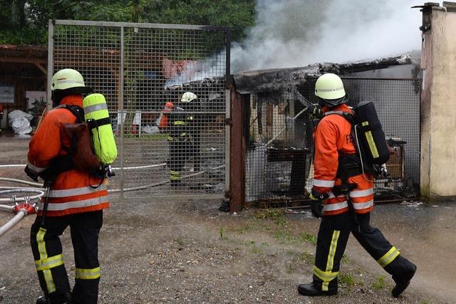 Lagerschuppen in Lehen abgebrannt