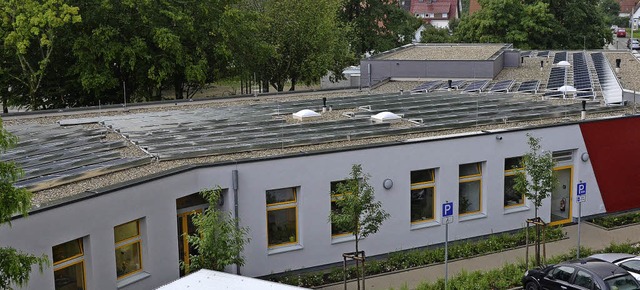 Auf dem Dach des Familienzentrums Brk... Quadratmeter Photovoltaik installiert  | Foto: Sylvia-Karina Jahn