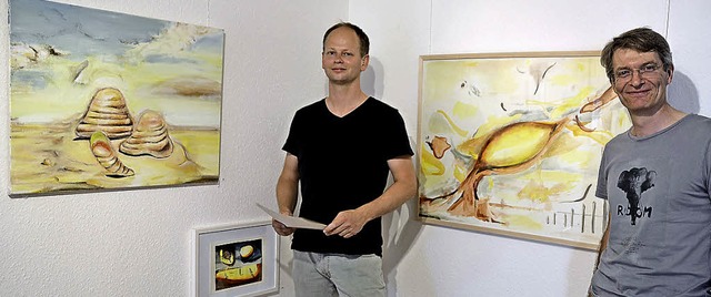 Leiselheim. Die Knstler Stefan Forste...) und Lorenz Abbeg bei der Vernissage.  | Foto: Roland Vitt