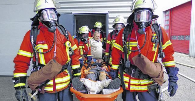 Bildtext: wax_kr1_al_grobung a - c W... die &quot;Verletzten&quot; zu retten.  | Foto: bz