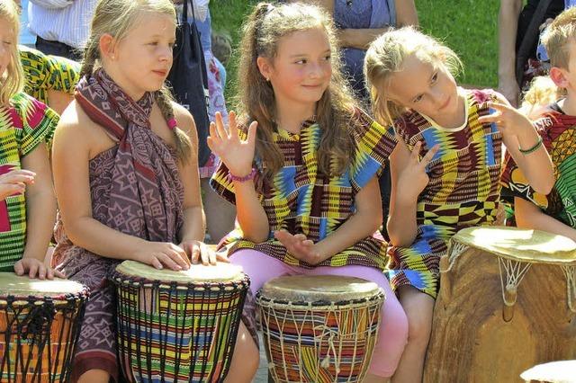 Afrikanisches Schulfest fasziniert Sldens Kinder