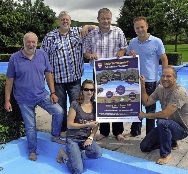 Hoffen auf viele Gste beim Schwimmbad...badteam und die Vertreter der Vereine   | Foto: Herbert Trogus