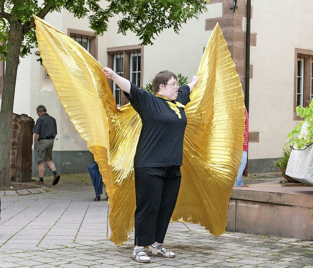 Den Regenbogentanz hat die Integrative...dervereins St. Josefshaus aufgefhrt.   | Foto: Olaf Michel