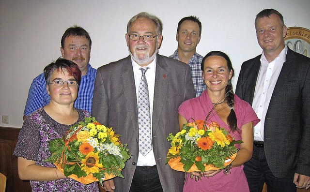 Zum Abschied  gab  es    Dank  und  An...rgermeister  Dirk  Blens (von links)   | Foto: i. grziwa