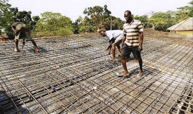 Das Kirchenbauprojekt von Pfarrer Linus Ibekwe in Nigeria kommt voran.   | Foto: Privat