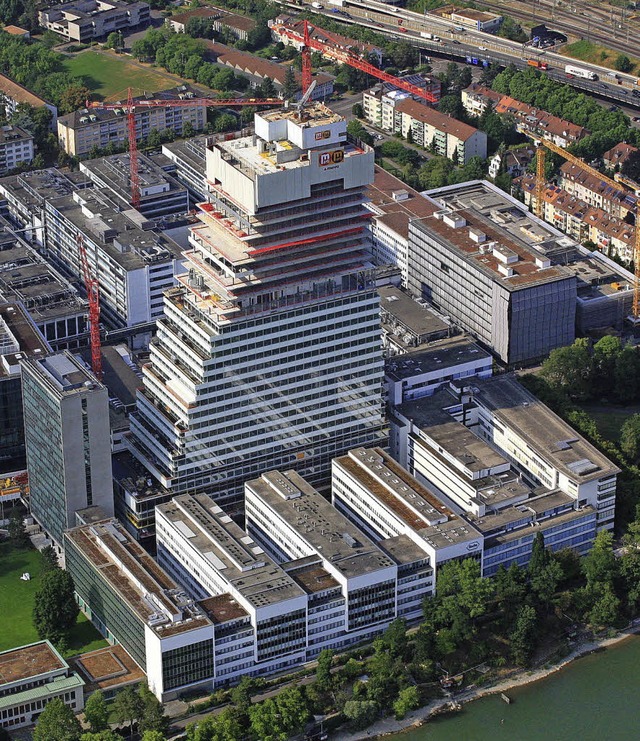 Das Roche-Hochhaus ragt inzwischen hoch hinaus ber Basel.   | Foto: Meyer