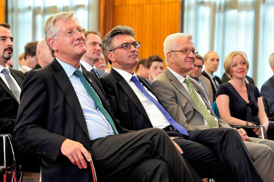 (Von links) Uni-Rektor Hans-Jochen Schiewer, Oberbürgermeister Dieter Salomon und der Ministerpräsident. (Foto: Thomas Kunz) (Von links) Uni-Rektor Hans-Jochen Schiewer, Oberbürgermeister Dieter Salomon und der Ministerpräsident. (Foto: Thomas Kunz)