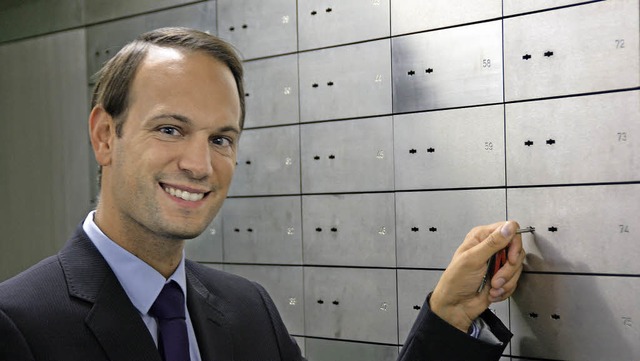 Filialleiter Patrick Wiese bei der Weiler Volksbank im Schliefachkeller   | Foto: Lauber