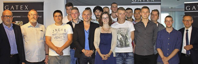 Die Absolventen der Gatex mit Vorstand...eschftsfhrer Markus Ostrop (rechts)   | Foto: Rita freidl