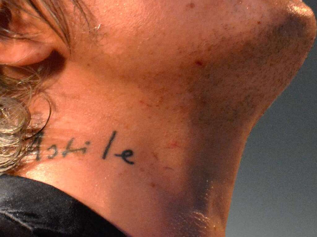 Pete Doherty hat sich den Namen seines Sohnes, Astile, auf den Hals ttowieren lassen.