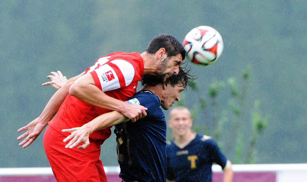 Erster am Ball: SC-Neuzugang Stefan Mitrovic.