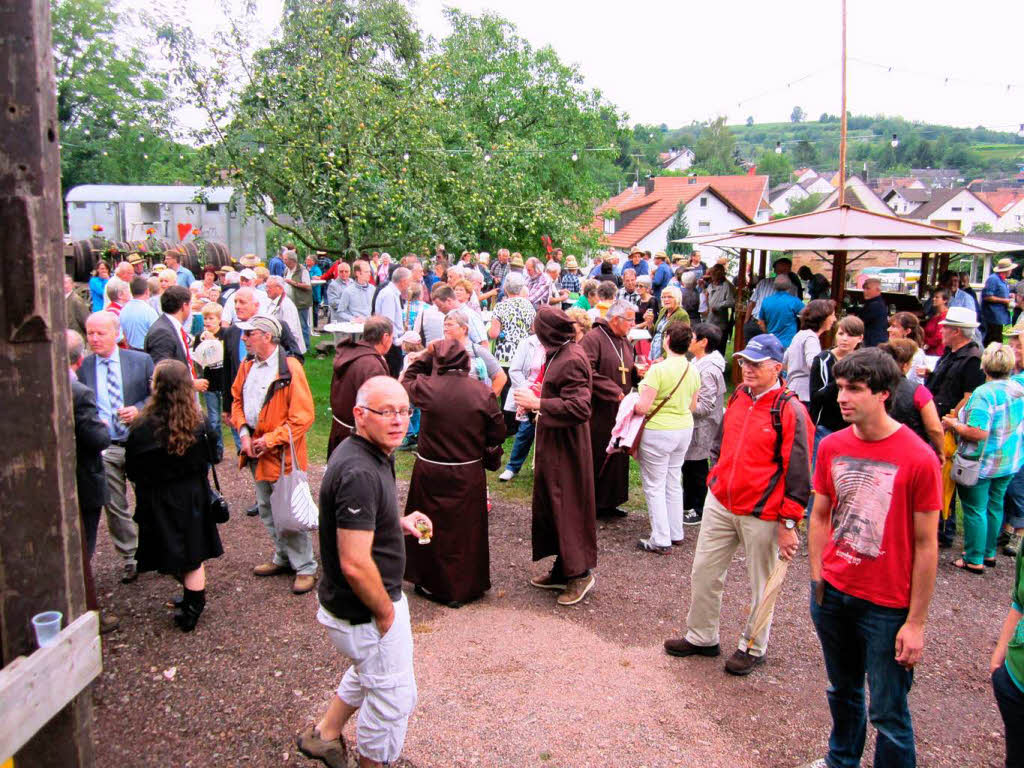 Beste Stimmung beim Erffnungsabend  zum 20. „Nordweiler Weinfest