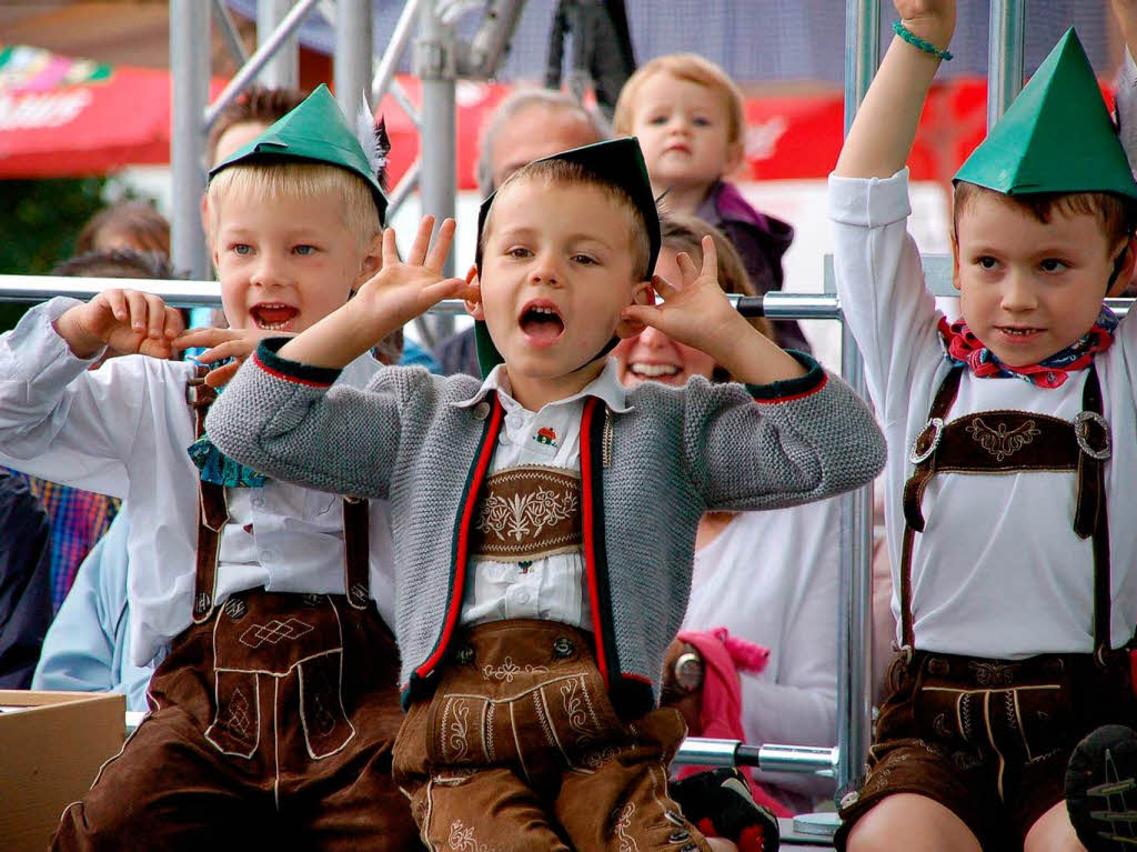 Einen Heidenspa bereitete die muntere Truppe vom Kindergarten  Wallbach den Zuschauern mit dem Musical: „Ein Ball fliegt um die Welt“.