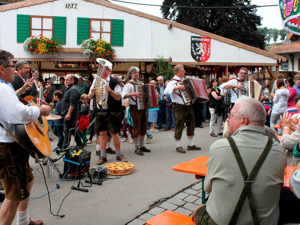 Beste Verpflegung durch die Vereine, ein buntes musikalisches Angebot und Attraktionen fr Kinder: das alles gab’s beim Schlossfest.