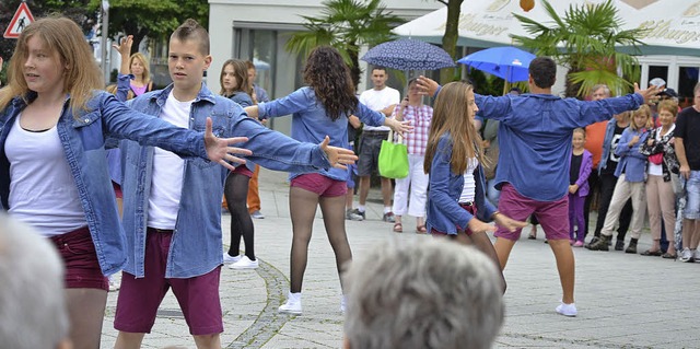 Die Meisterschafts-Gruppen von Just Dance zeigen ihr Knnen.   | Foto: Martina Proprenter
