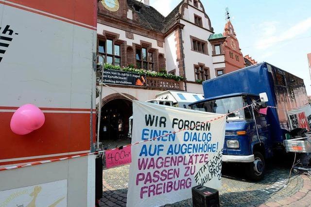 Wagenburg hat Freiburger Rathausplatz blockiert