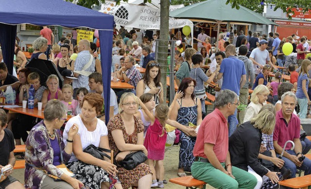 Am Maria-von-Rudloff-Platz war am Wochenende richtig viel los.   | Foto: Rita Eggstein