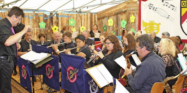 Die Southern Brussels Concertband aus ...gastierte beim Waldfest in Oberbrnd.   | Foto: Gert Brichta