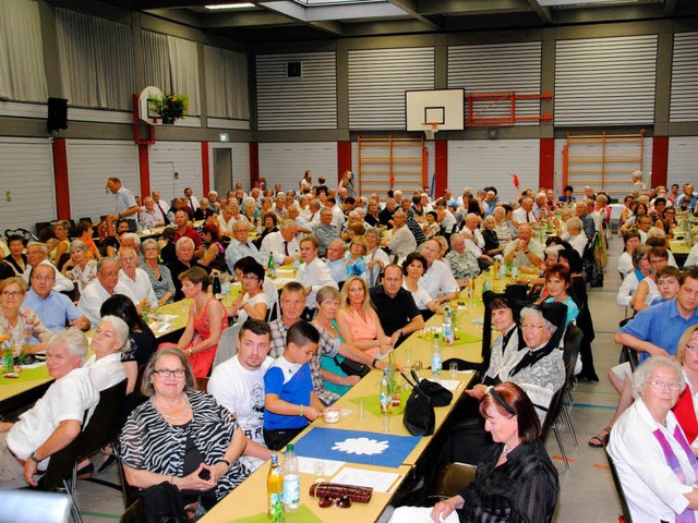 Festbesucher in der Mehrzweckhalle  | Foto: Norbert Sedlak