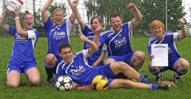 So sehen Sieger aus: Die &#8222;Bezirk...ein und suchen derzeit einen Trainer.   | Foto: Tanja oldenburg