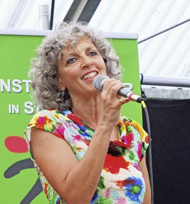 Karin Baumhauer von Zollfrei bei &#8222;Musik im Garten&#8220;.   | Foto: David-Wenk