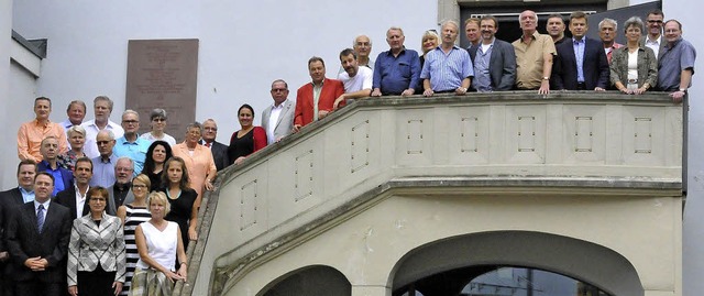 Startklar fr eine neue Amtsperiode: d...er Treppe) mit dem neuen Gemeinderat.   | Foto: Seller