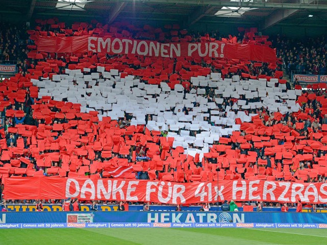 Schlgt das Herz des SC Freiburg bald im Schwarzwaldstadion?  | Foto: dpa