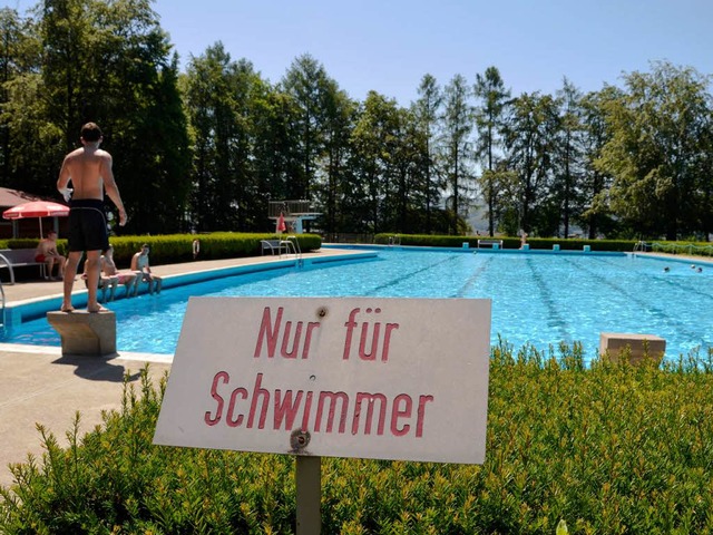 Bad Sckingens Badefreunde wollen auch...e Bahnen im Waldschwimmbad zu ziehen.   | Foto: Martin Herceg