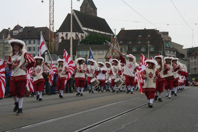 Der Fanfarenzug Zell zieht durch Basel  | Foto: zvg