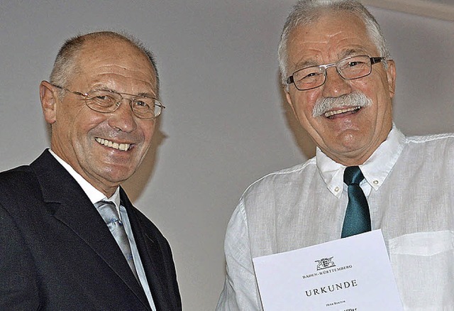 Schulamtsdirektor Manfred Vossler (rechts) mit Manfred Lffler   | Foto: Gerhard Lck