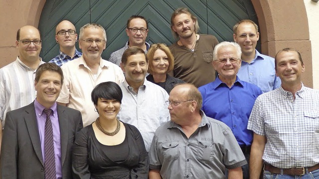 Gruppenbild mit Brgermeister Marco Mu...latzel (2. Reihe rechts) fr die SPD.   | Foto: Jo Hgg