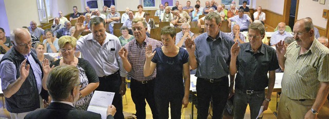 Brgermeister Frstenberger verpflicht...as sie nun fnf Jahre ausben werden.   | Foto: langelott