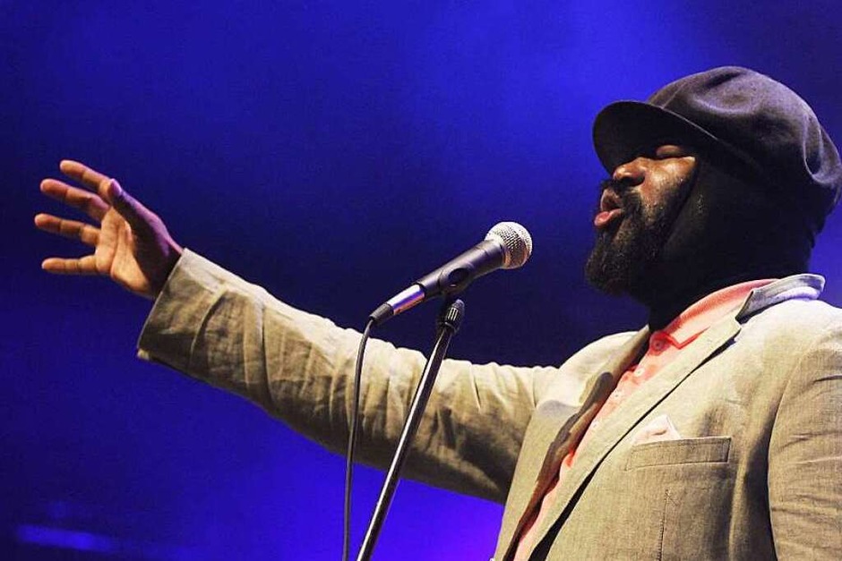 Die Ballonmütze tief im Gesicht, die Augen geschlossen: Jazzsänger Gregory Porter. (Foto: Wolfgang Grabherr) Die Ballonmütze tief im Gesicht, die Augen geschlossen: Jazzsänger Gregory Porter. (Foto: Wolfgang Grabherr)