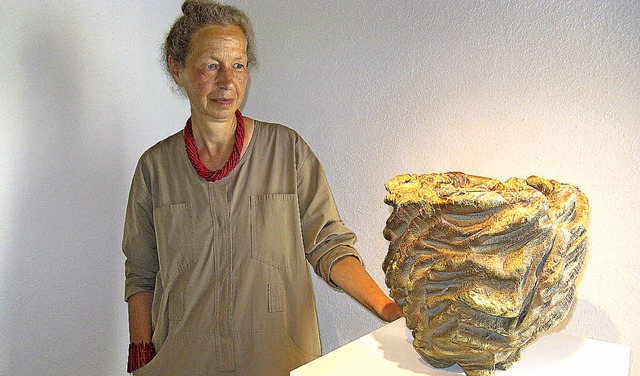 Cornelia Trsch kreiert archaisch anmutende Gefe.  | Foto: Mller-Barbian