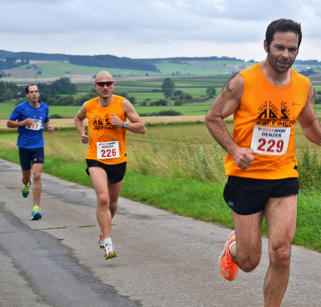 Laufgenuss auf der Baar: Der Lffinger... sein Teamkollege  Wolfgang Schreiber   | Foto: junkel