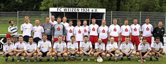 Die Fuball-Mannschaften der Firma Sto...portplatz im Stadion an der B315 ein.   | Foto: Dietmar Noeske