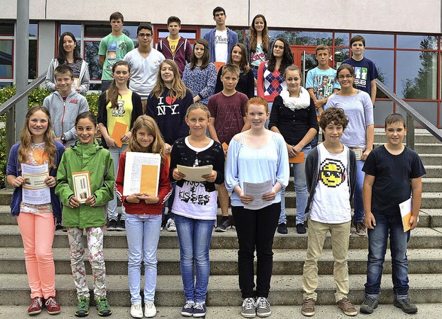 Sie alle erhielten fr gute Leistungen... (1,0) und Hanna Baumgrtner (1,0)  .   | Foto: Realschule