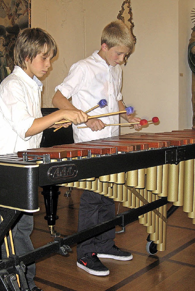 Mischa Schweikle und Julian Adolph am ...bich mit einem Tanz fr Trompetensolo  | Foto: H. Karig